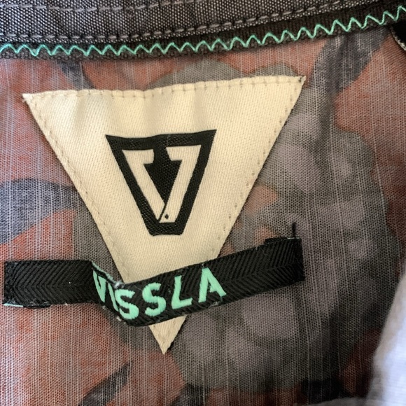 Vissla Short Sleeve Men's Button Down Shirt Size Large, Fits like a medium - Picture 5 of 12